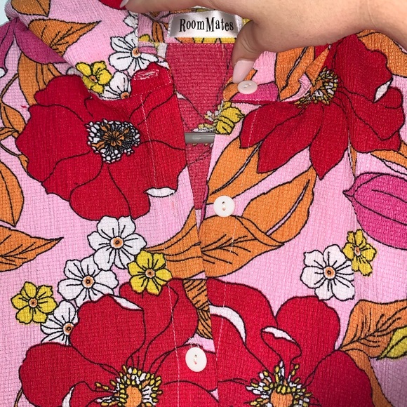SOLD Floral print button down shirt size M - Picture 3 of 7